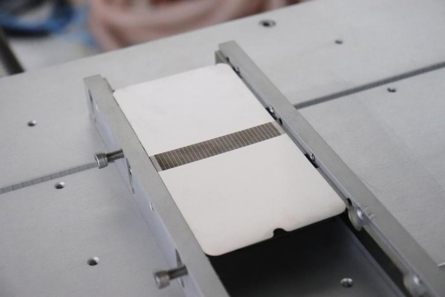 手機(jī)折疊鋼片正面